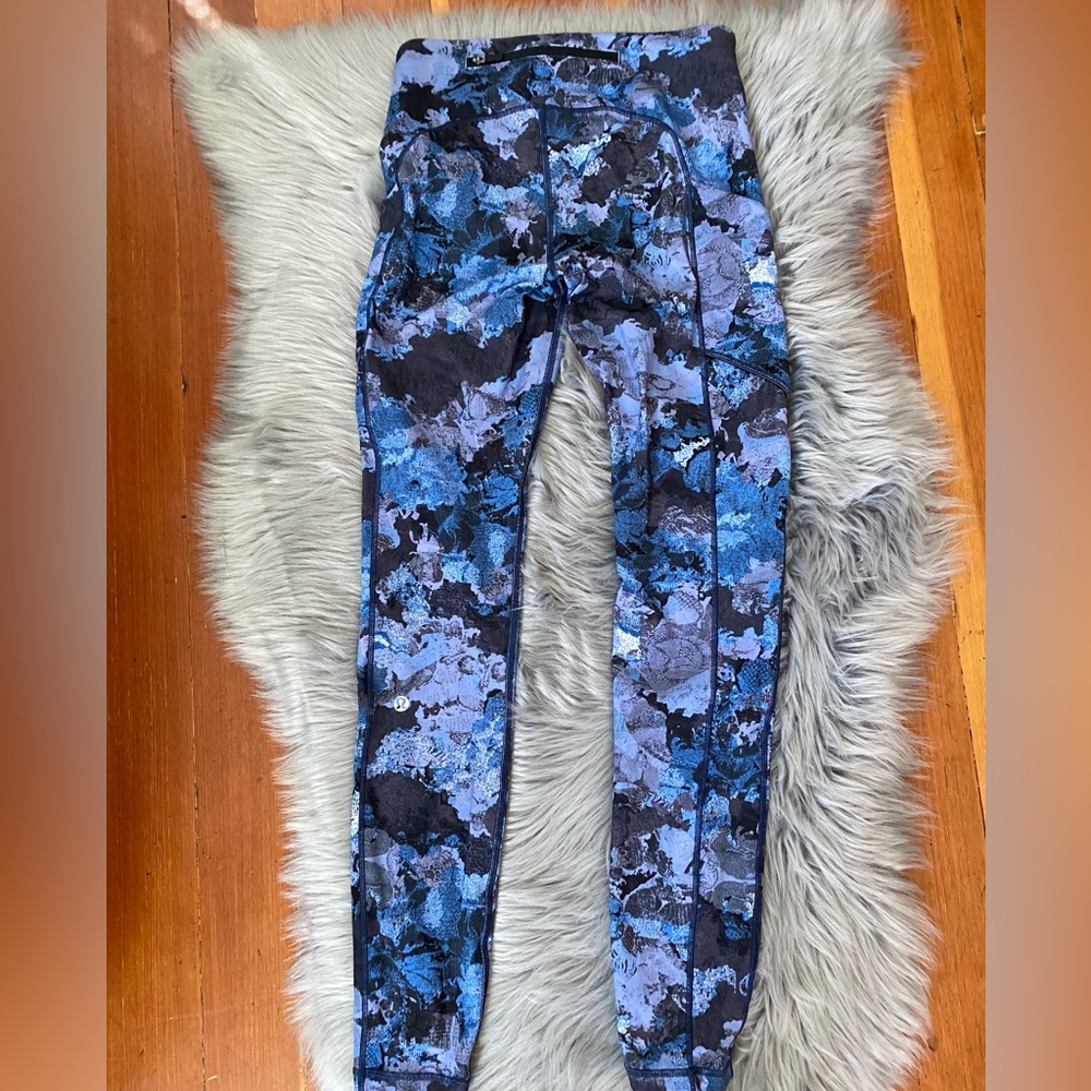 Lululemon SZ 4 Speed Up Tight Full On 28" Screen Camouflage Multi Pockets